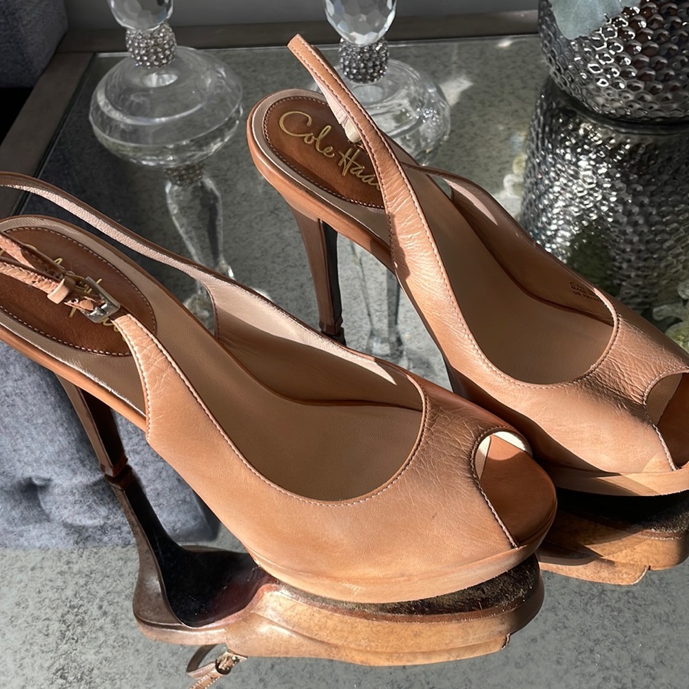 Cole han high heel’s used but good condition soft gold incredibly confortable
